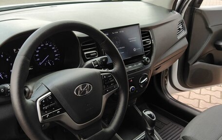 Hyundai Solaris II рестайлинг, 2021 год, 1 299 000 рублей, 19 фотография