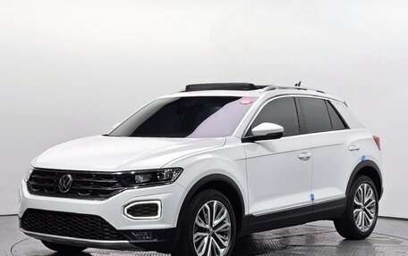Volkswagen T-Roc I, 2021 год, 2 350 000 рублей, 1 фотография