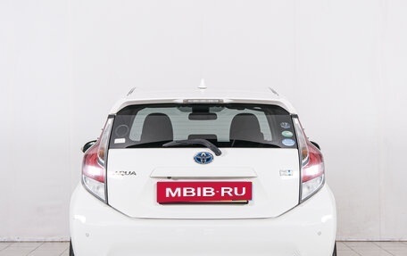 Toyota Aqua I, 2016 год, 899 000 рублей, 6 фотография