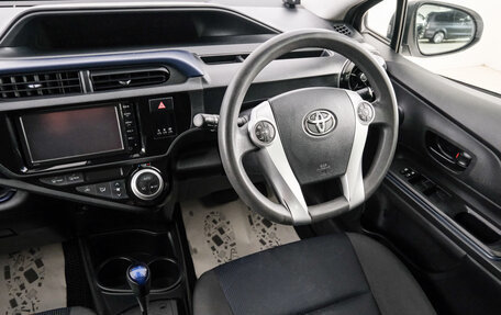 Toyota Aqua I, 2016 год, 899 000 рублей, 10 фотография