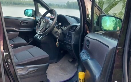 Toyota Noah III, 2015 год, 1 750 000 рублей, 8 фотография