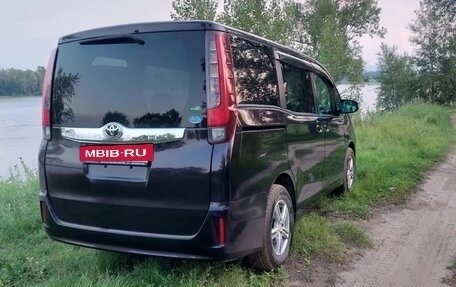 Toyota Noah III, 2015 год, 1 750 000 рублей, 2 фотография