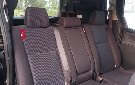 Toyota Noah III, 2015 год, 1 750 000 рублей, 7 фотография