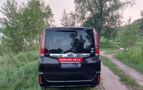 Toyota Noah III, 2015 год, 1 750 000 рублей, 3 фотография