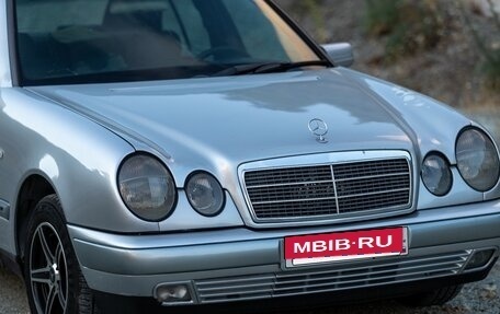 Mercedes-Benz E-Класс, 1997 год, 550 000 рублей, 4 фотография