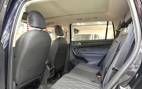 Volkswagen Tiguan II, 2022 год, 2 600 000 рублей, 10 фотография
