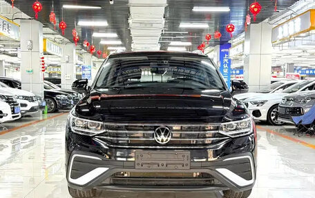 Volkswagen Tiguan II, 2022 год, 2 600 000 рублей, 5 фотография
