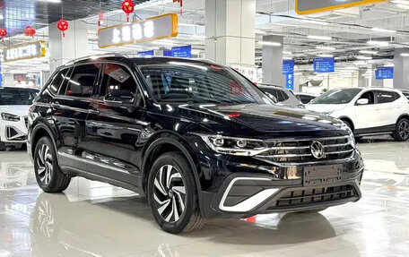 Volkswagen Tiguan II, 2022 год, 2 600 000 рублей, 3 фотография