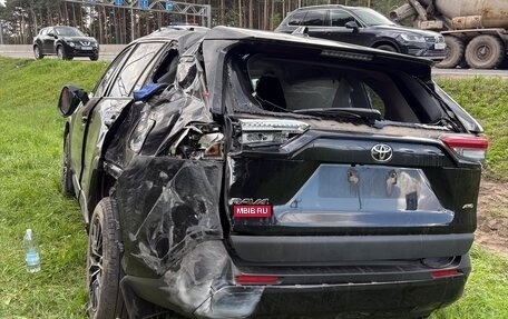 Toyota RAV4, 2021 год, 2 200 000 рублей, 6 фотография
