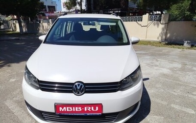 Volkswagen Touran III, 2013 год, 1 000 000 рублей, 1 фотография