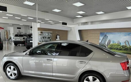 Skoda Octavia, 2019 год, 1 999 000 рублей, 8 фотография
