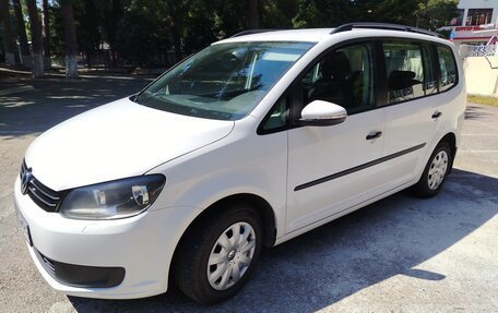 Volkswagen Touran III, 2013 год, 1 000 000 рублей, 2 фотография