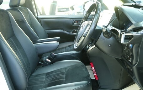 Toyota Esquire I, 2019 год, 2 599 000 рублей, 8 фотография