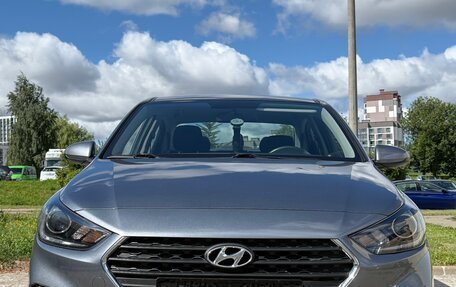 Hyundai Solaris II рестайлинг, 2017 год, 1 300 000 рублей, 3 фотография