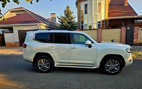 Toyota Land Cruiser, 2024 год, 10 900 000 рублей, 4 фотография