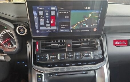 Toyota Land Cruiser, 2024 год, 10 900 000 рублей, 16 фотография