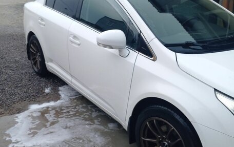 Toyota Avensis III рестайлинг, 2011 год, 1 000 000 рублей, 2 фотография
