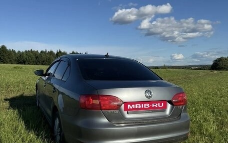 Volkswagen Jetta VI, 2011 год, 689 000 рублей, 3 фотография