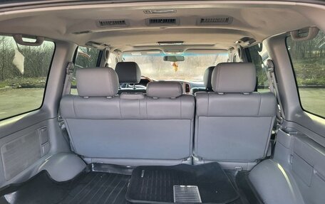 Toyota Land Cruiser 100 рестайлинг 2, 2007 год, 1 990 000 рублей, 12 фотография