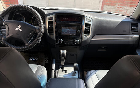 Mitsubishi Pajero IV, 2015 год, 2 990 000 рублей, 9 фотография