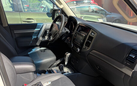 Mitsubishi Pajero IV, 2015 год, 2 990 000 рублей, 11 фотография