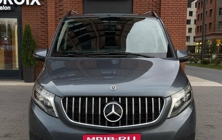 Mercedes-Benz V-Класс, 2017 год, 4 600 000 рублей, 2 фотография