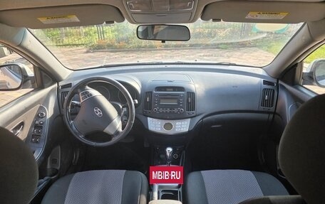 Hyundai Elantra V, 2010 год, 750 000 рублей, 2 фотография