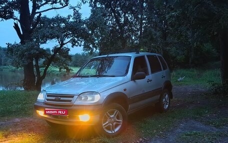 Chevrolet Niva I рестайлинг, 2005 год, 327 000 рублей, 1 фотография