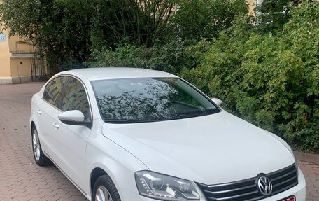Volkswagen Passat B7, 2013 год, 1 000 000 рублей, 2 фотография