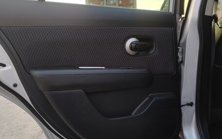Nissan Tiida, 2009 год, 850 000 рублей, 29 фотография