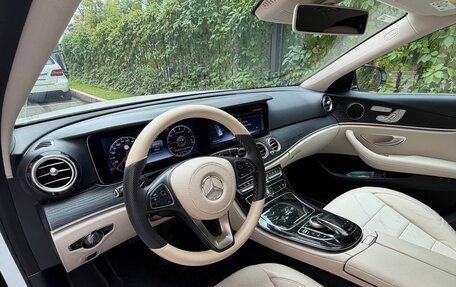Mercedes-Benz E-Класс, 2017 год, 3 250 000 рублей, 5 фотография