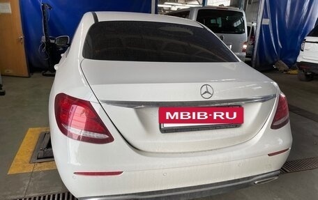 Mercedes-Benz E-Класс, 2017 год, 3 250 000 рублей, 6 фотография
