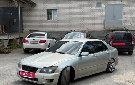 Lexus IS II рестайлинг 2, 1999 год, 599 999 рублей, 2 фотография