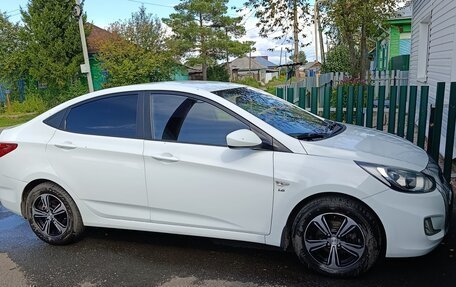 Hyundai Solaris II рестайлинг, 2011 год, 909 000 рублей, 1 фотография