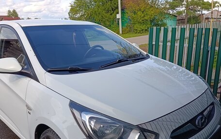Hyundai Solaris II рестайлинг, 2011 год, 909 000 рублей, 4 фотография
