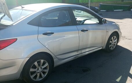 Hyundai Solaris II рестайлинг, 2013 год, 410 000 рублей, 4 фотография