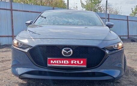 Mazda 3, 2019 год, 2 000 000 рублей, 6 фотография