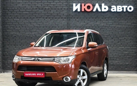 Mitsubishi Outlander III рестайлинг 3, 2013 год, 950 000 рублей, 1 фотография