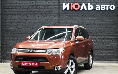 Mitsubishi Outlander III рестайлинг 3, 2013 год, 950 000 рублей, 1 фотография
