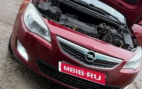 Opel Astra J, 2011 год, 690 000 рублей, 1 фотография