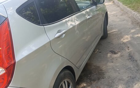 Hyundai Solaris II рестайлинг, 2012 год, 800 000 рублей, 5 фотография