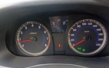 Hyundai Solaris II рестайлинг, 2012 год, 800 000 рублей, 7 фотография