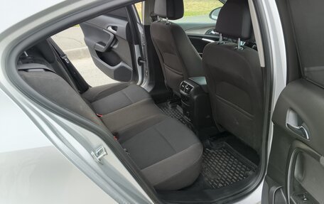 Opel Insignia II рестайлинг, 2010 год, 900 000 рублей, 11 фотография
