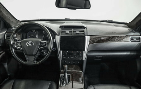 Toyota Camry, 2017 год, 1 699 000 рублей, 10 фотография