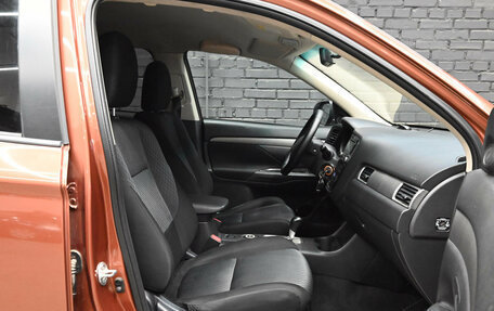 Mitsubishi Outlander III рестайлинг 3, 2013 год, 950 000 рублей, 13 фотография