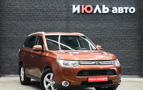 Mitsubishi Outlander III рестайлинг 3, 2013 год, 950 000 рублей, 3 фотография