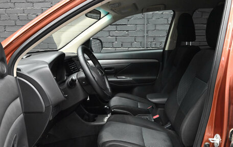 Mitsubishi Outlander III рестайлинг 3, 2013 год, 950 000 рублей, 10 фотография