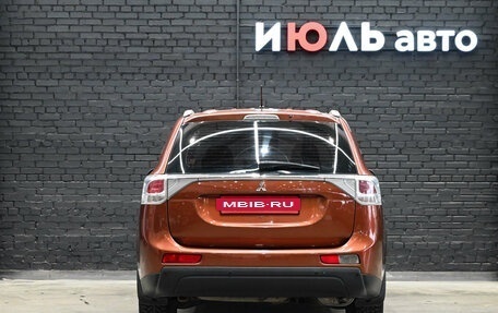 Mitsubishi Outlander III рестайлинг 3, 2013 год, 950 000 рублей, 5 фотография