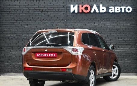 Mitsubishi Outlander III рестайлинг 3, 2013 год, 950 000 рублей, 4 фотография