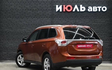 Mitsubishi Outlander III рестайлинг 3, 2013 год, 950 000 рублей, 6 фотография